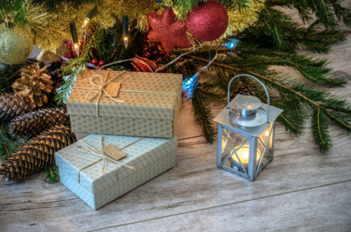 The Magic of Glass Ornaments: Adding Sparkle to Your Christmas Decor