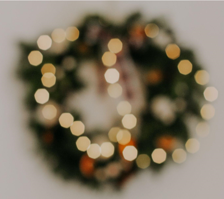 Artificial Christmas Wreaths: The Perfect Choice for Trendsetters and Luxury Lovers