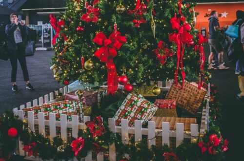 Full Artificial Christmas Trees & Prelit Christmas Wreaths